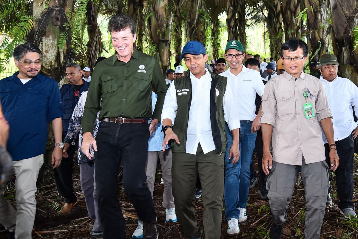 Menteri Kehutanan Temukan Rahasia Bioetanol di Perkebunan Aren Garut. Sumber: Kompas