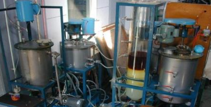 ITB bersama PT Rekayasa Industri Tahun 2002 Mengembangkan Proses Skala Laboratorium Pembuatan Biodiesel dari Buah Jarak Pagar (Sumber: Dokumentasi Koleksi Tirto Prakoso)